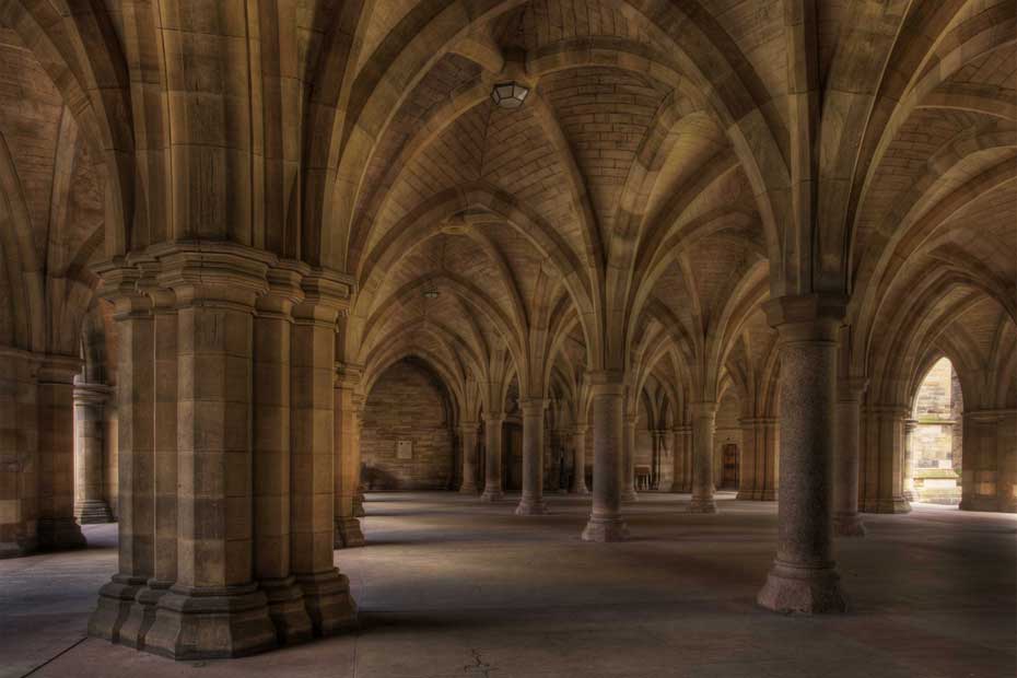 Glasgow University Clositers, a must see attraction as part of a vacation to Glasgow, Loch Lomond and the Trossachs.